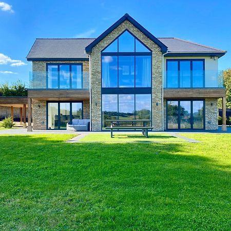 Stunning Modern Home Set In Beautiful Grounds. Bath Zewnętrze zdjęcie