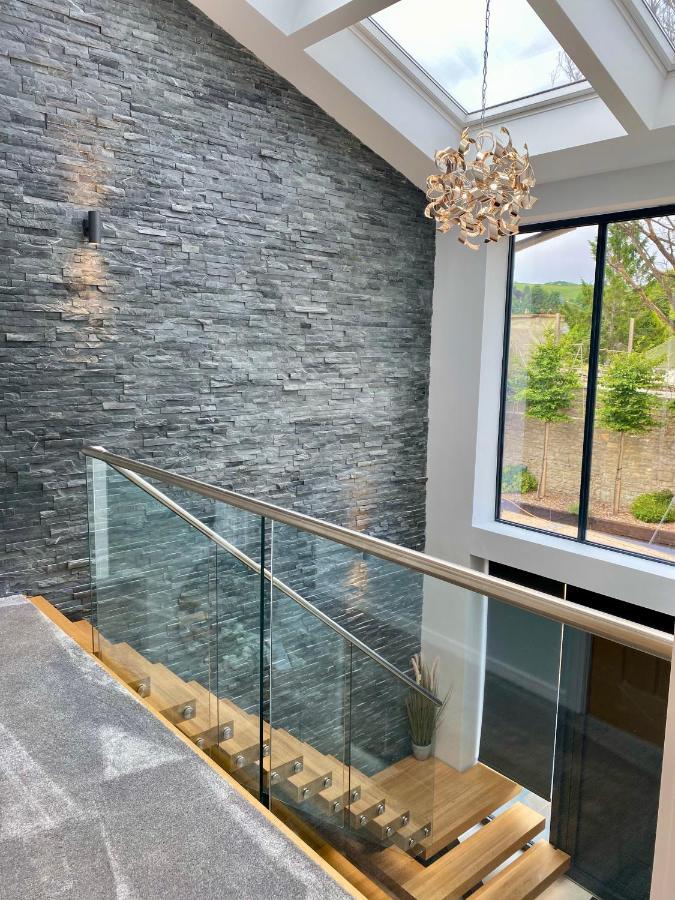 Stunning Modern Home Set In Beautiful Grounds. Bath Zewnętrze zdjęcie