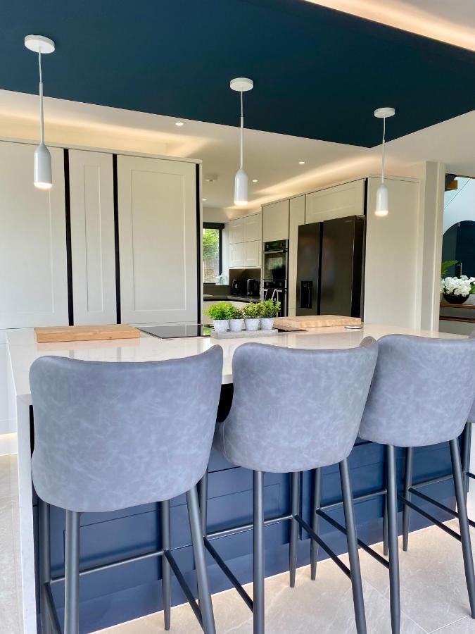 Stunning Modern Home Set In Beautiful Grounds. Bath Zewnętrze zdjęcie