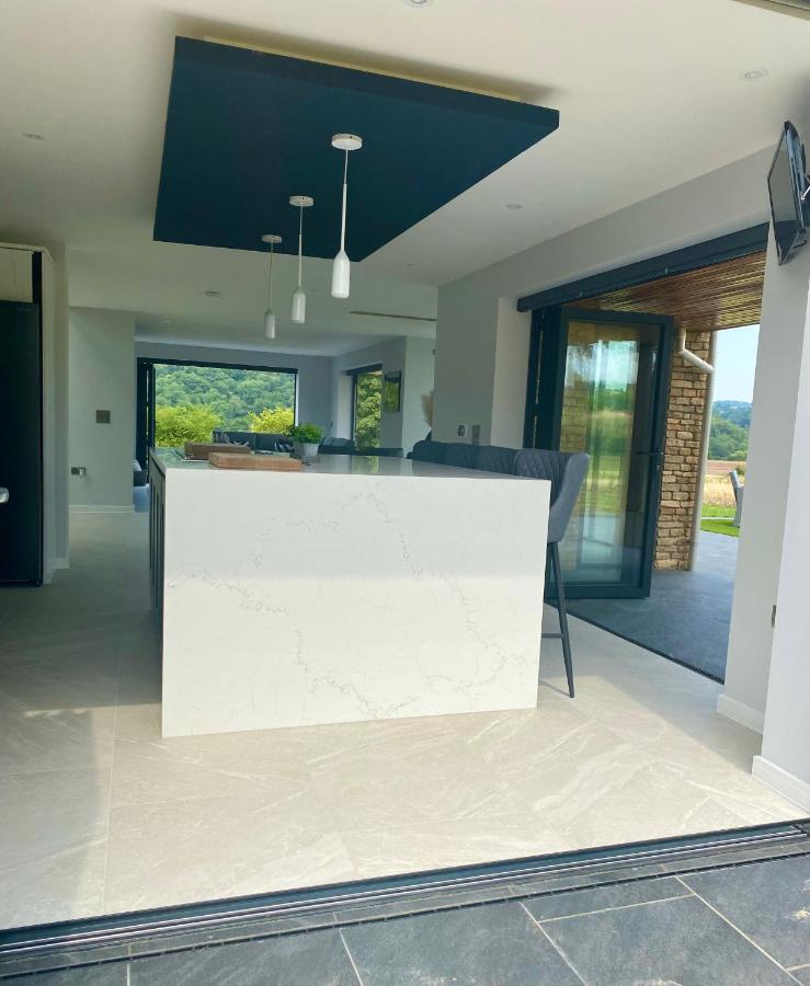 Stunning Modern Home Set In Beautiful Grounds. Bath Zewnętrze zdjęcie