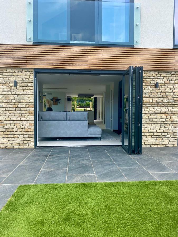 Stunning Modern Home Set In Beautiful Grounds. Bath Zewnętrze zdjęcie