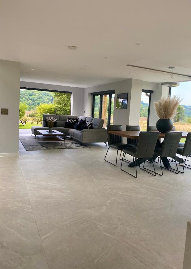 Stunning Modern Home Set In Beautiful Grounds. Bath Zewnętrze zdjęcie