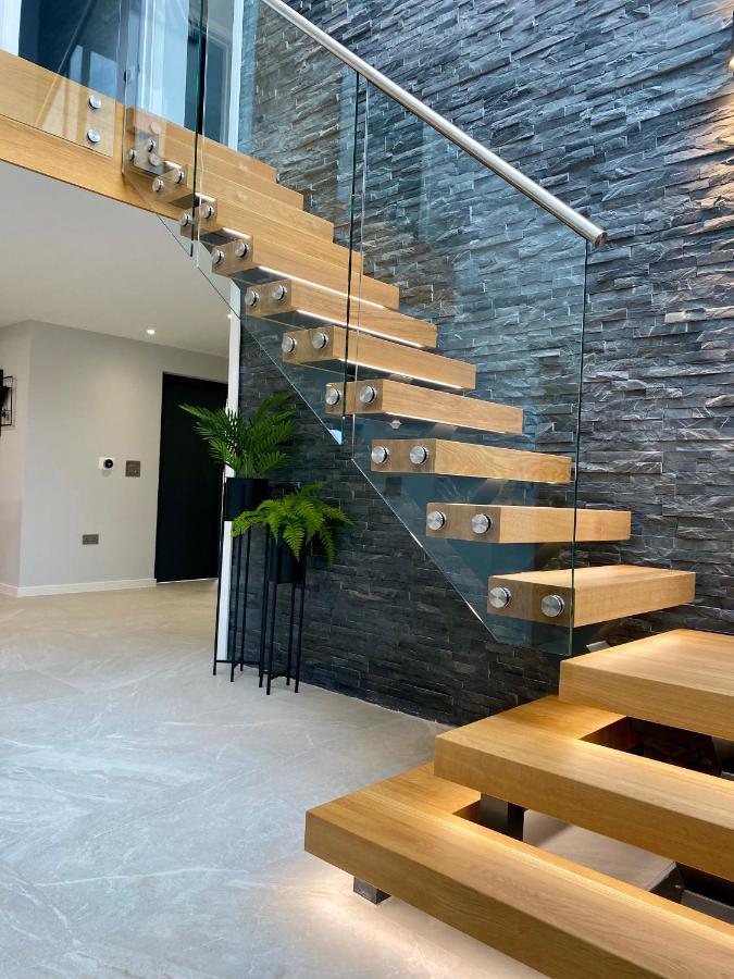 Stunning Modern Home Set In Beautiful Grounds. Bath Zewnętrze zdjęcie