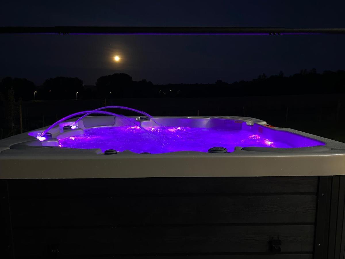 Stunning Modern Home Set In Beautiful Grounds. Bath Zewnętrze zdjęcie