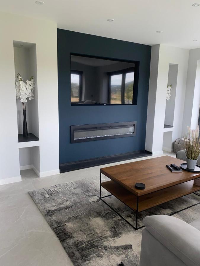 Stunning Modern Home Set In Beautiful Grounds. Bath Zewnętrze zdjęcie